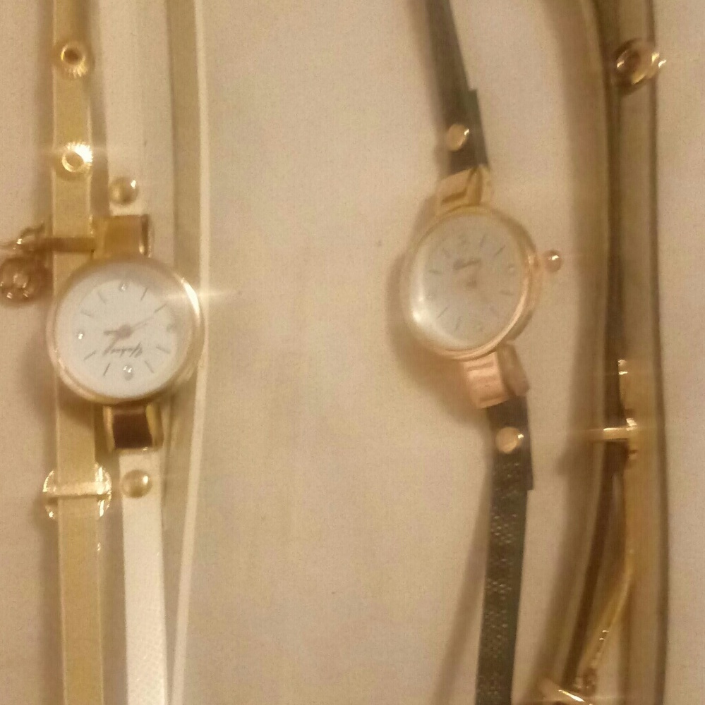 Women's Vintage Quarts Bracelet Watches !